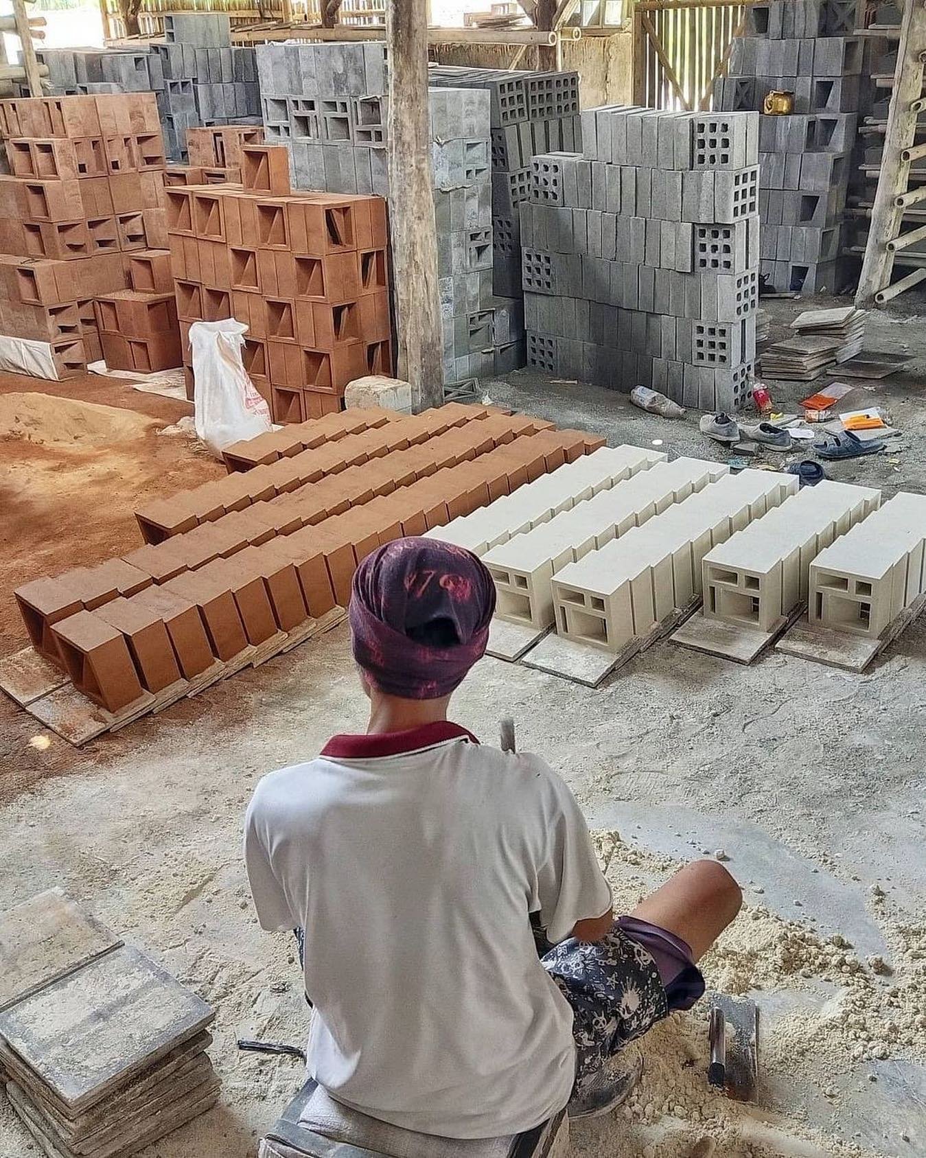 Intip Dapur Produksi Kami: Dari Cetakan Pabrik hingga Siap Kirim Proyek