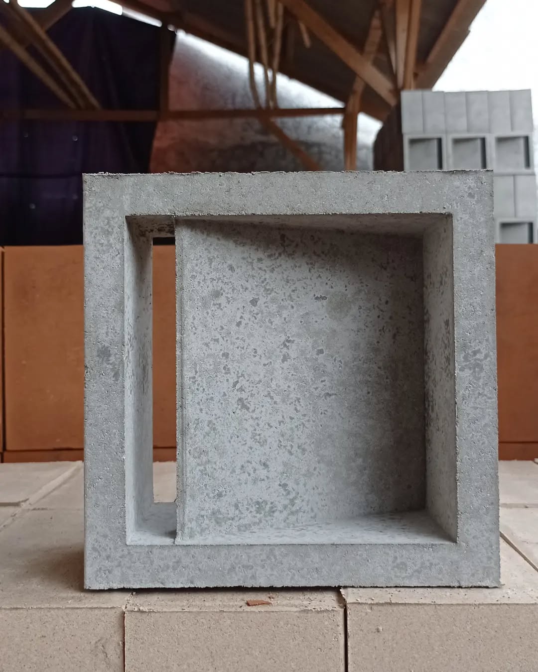 Roster beton  Minimalis Motif Nako Sipit Lulang satu