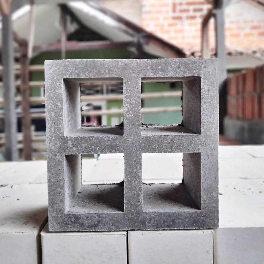 Roster Beton Minimalis Motif Dadu (Lubang 1/2/3) (Satu Sisi) 20 x 20 x 10 cm — Foto 1