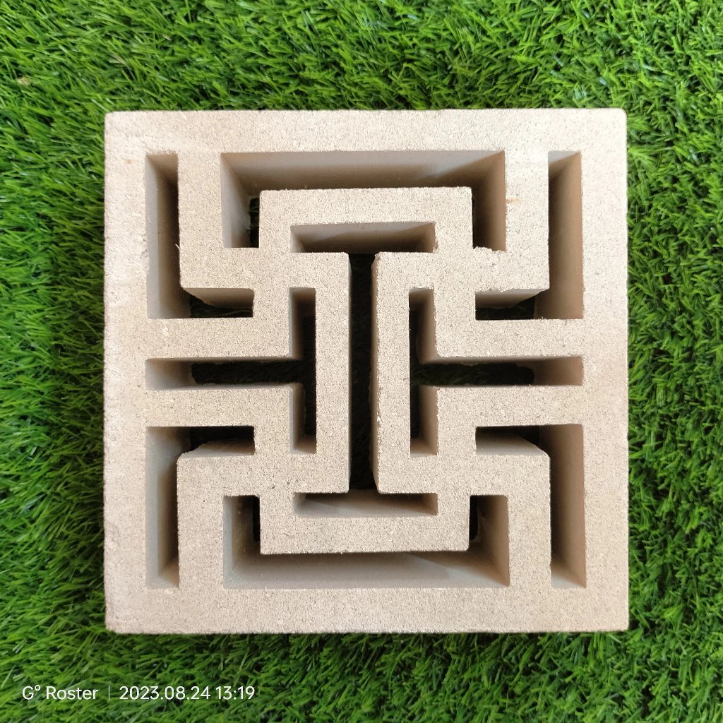 Roster Beton Minimalis Motif Labirin (Satu Sisi) 20 x 20 x 10 cm