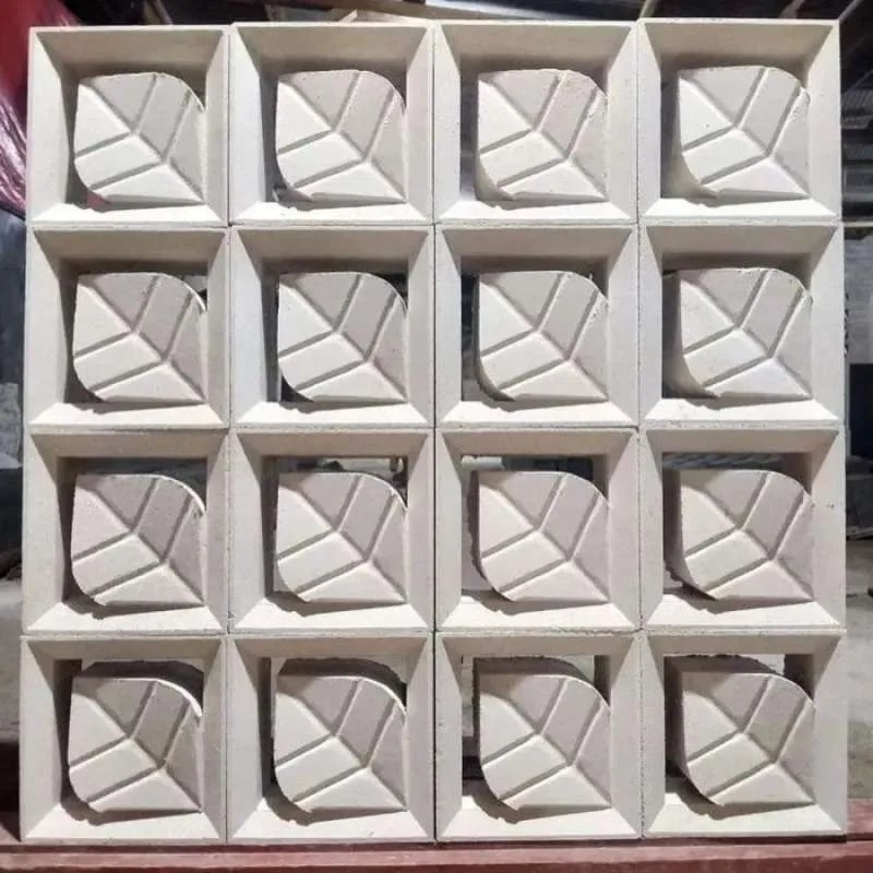 Roster Beton Minimalis Motif Daun (Satu Sisi) 20 x 20 x 9 cm