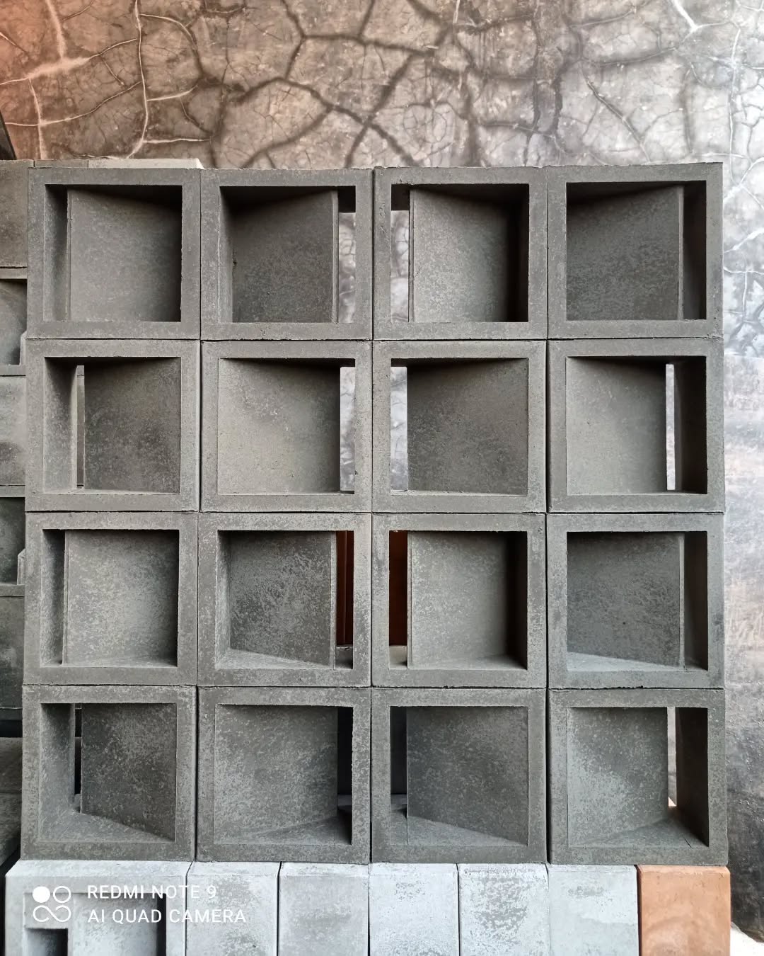 Roster Beton Minimalis Motif Nako 1 (Dua Sisi) 20 x 20 x 10 cm — Foto 1