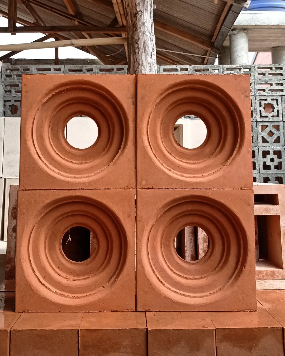 Roster Beton Minimalis Motif Cakra Buana — Foto 1